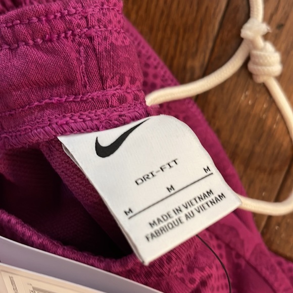 NWT Nike standard Issue Basketball sweatpants - Picture 6 of 7